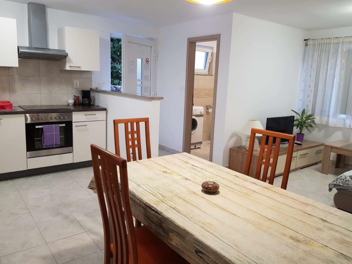 Apartment Natali Brseč Eksteriør bilde